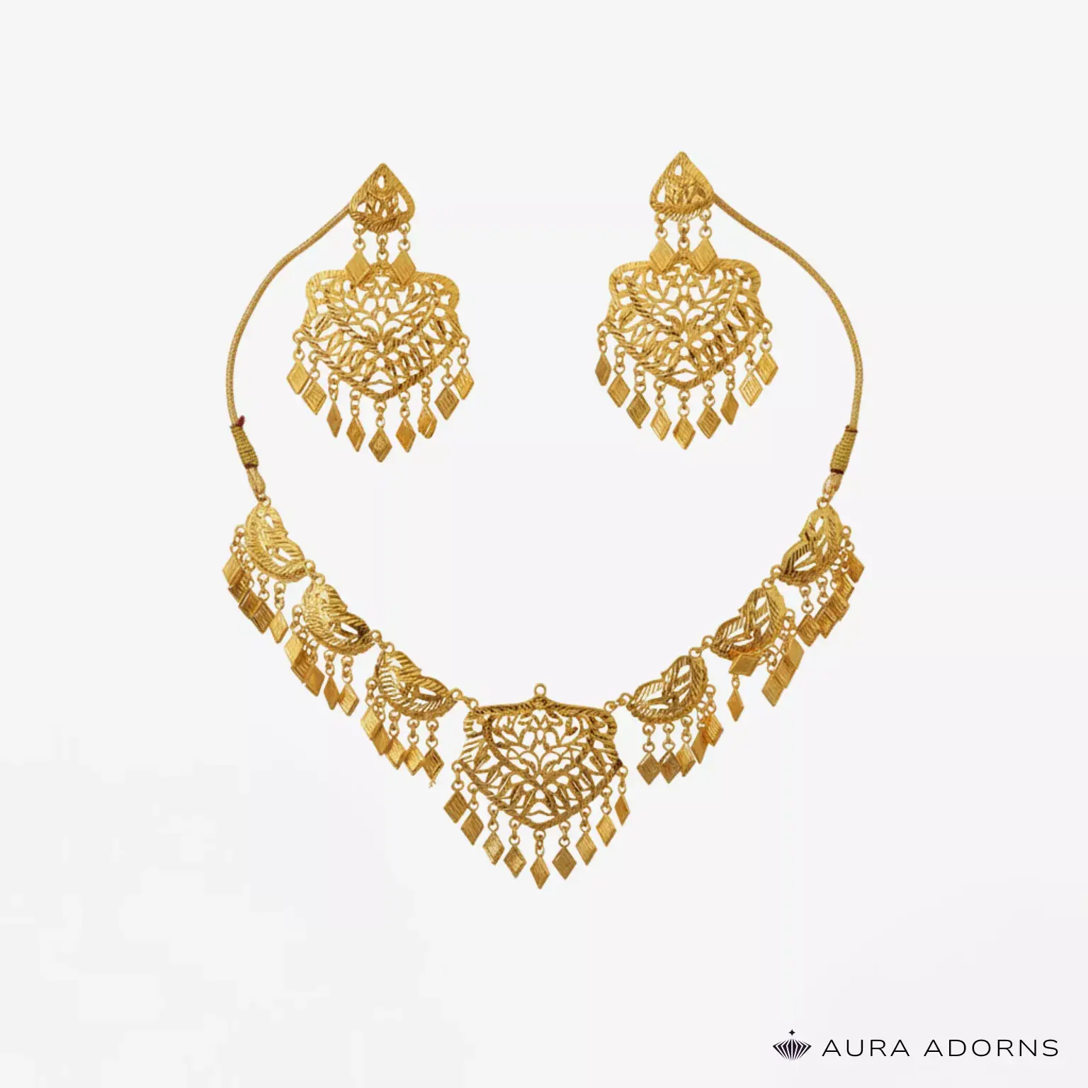 illustration-3-6975b79586fad Golden Filigree Necklace Set - Image 1